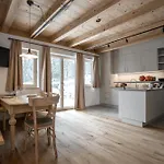 Weidenchalets 山林小屋 *